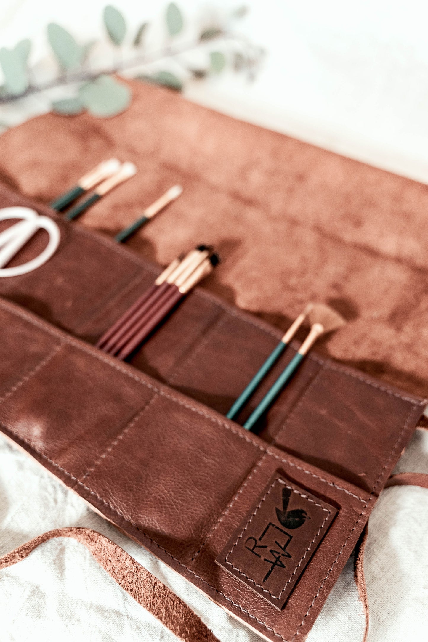 Leather Brush Roll – Large in Drifter