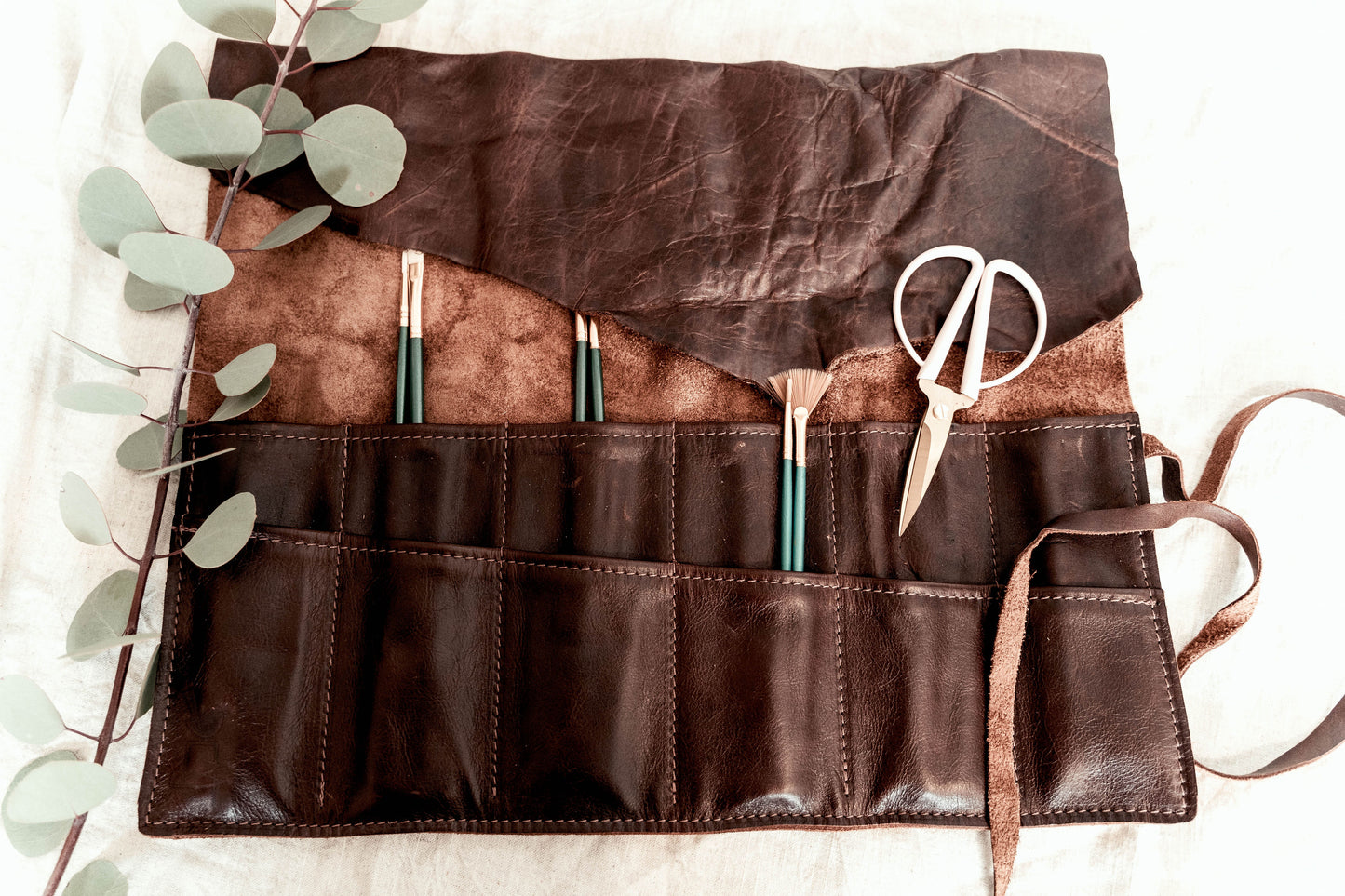 Leather Brush Roll – Large in Outrider