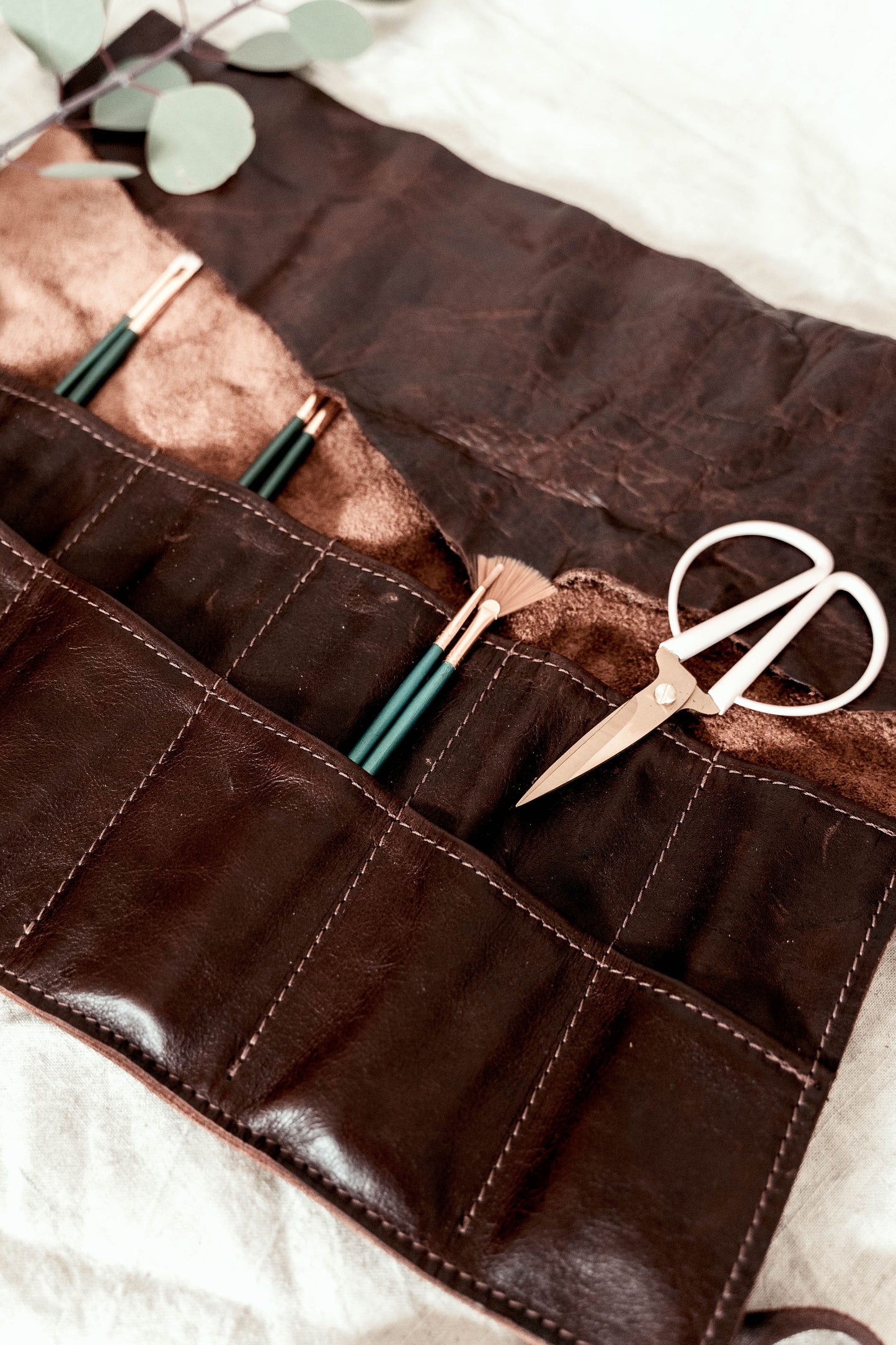 Leather Brush Roll – Large in Outrider