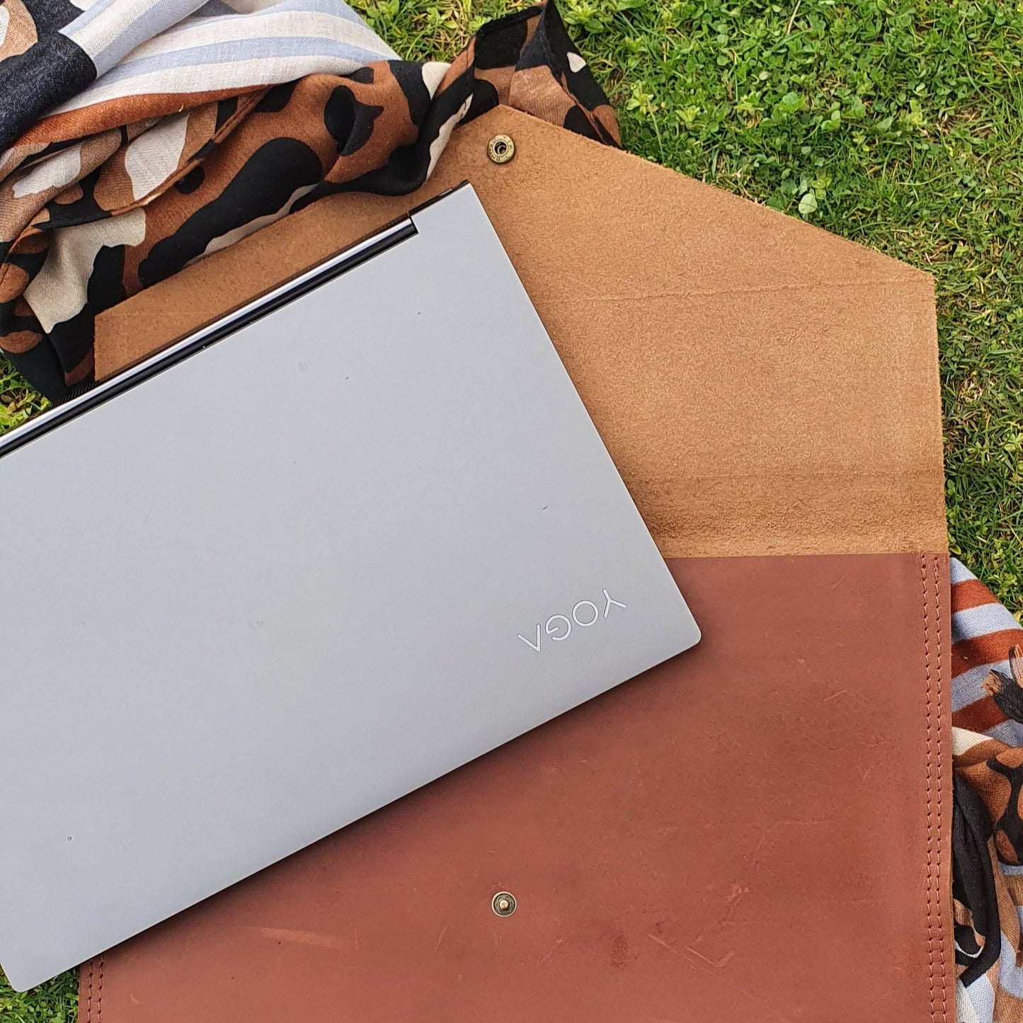 leather ipad/laptop pouch